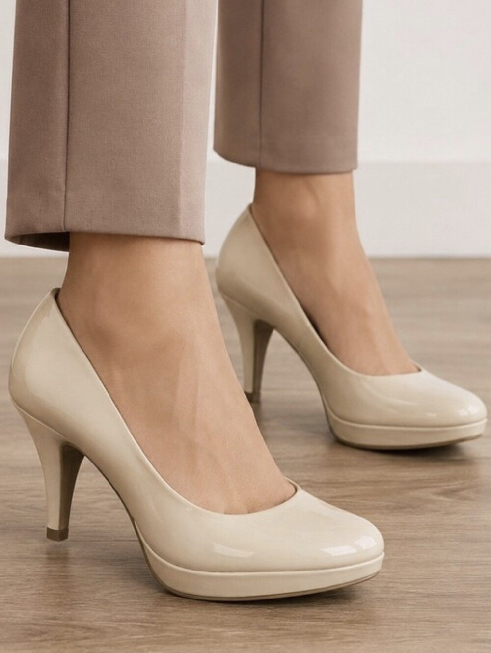 Bandolino Myone Y2K Office Siren Revival Nude Beige Patent Platform Heels 6M